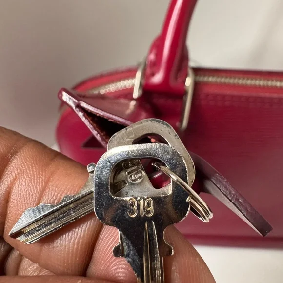 Louis Vuitton Alma BB - Picture 9 of 17